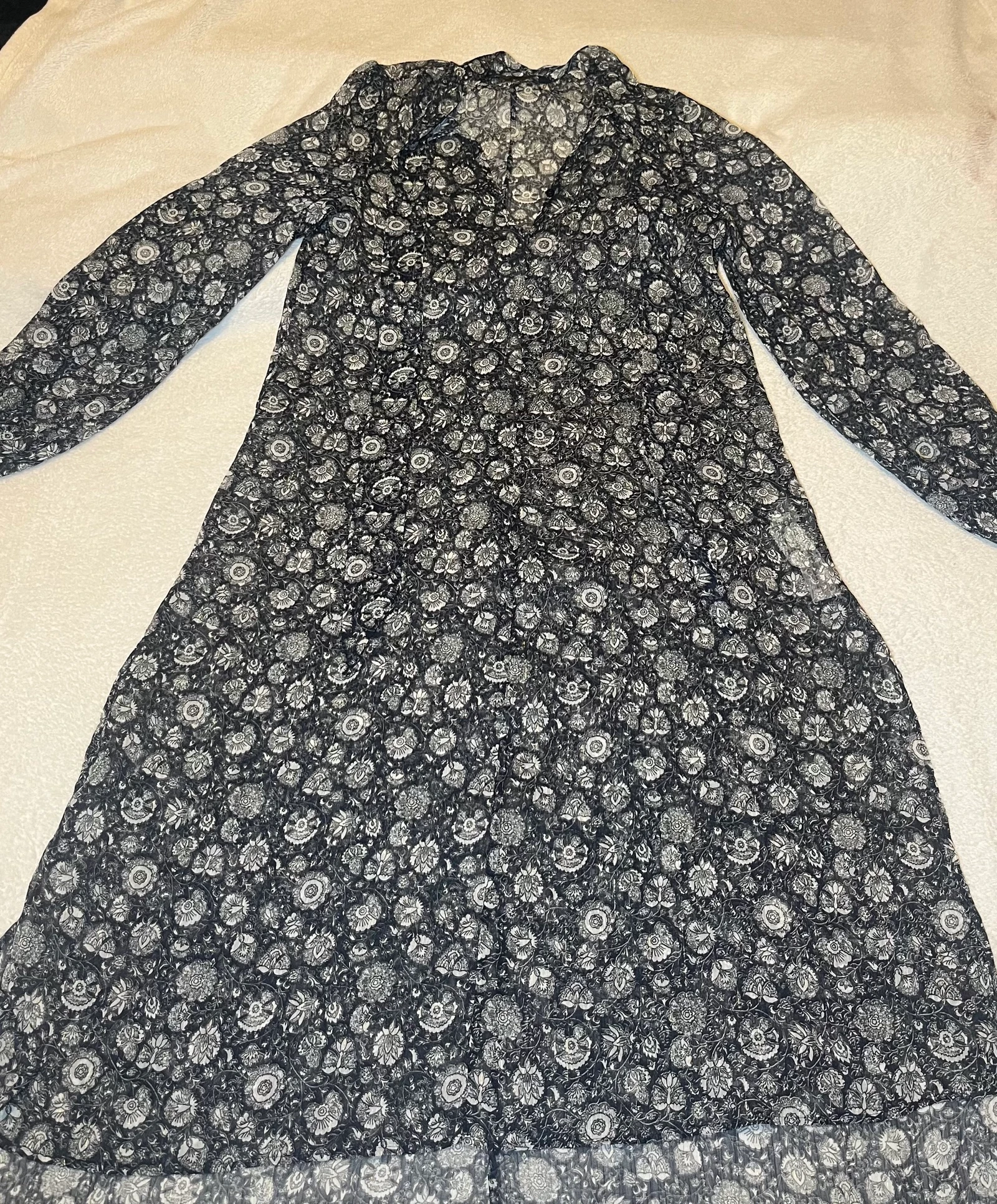 Robe de plage Zara noir taille xs mais peut convenir à un s